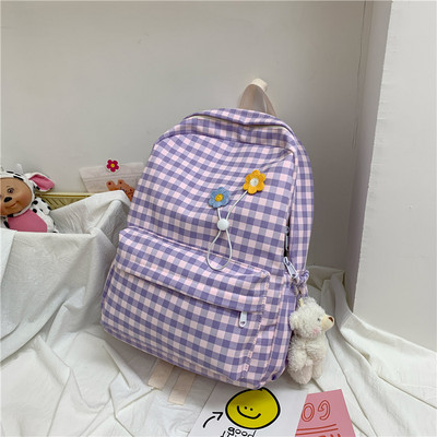 Sieviešu rūtainā mugursoma ar lācīša aksesuāru