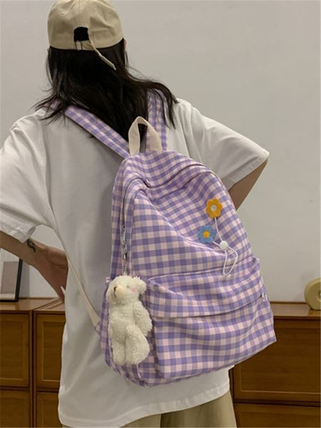 Sieviešu rūtainā mugursoma ar lācīša aksesuāru