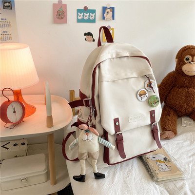 Ikdienas mugursoma ar sprādzēm un kulonu