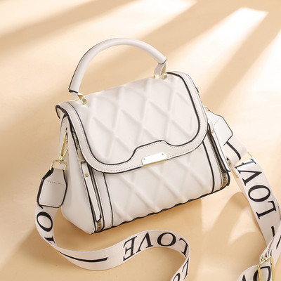 Γυναικεία τσάντα νέου μοντέλου με δύο λαβές σε τρία χρώματα