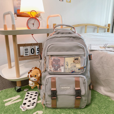 Γυναικείο σακίδιο με φερμουάρ και αγκράφες