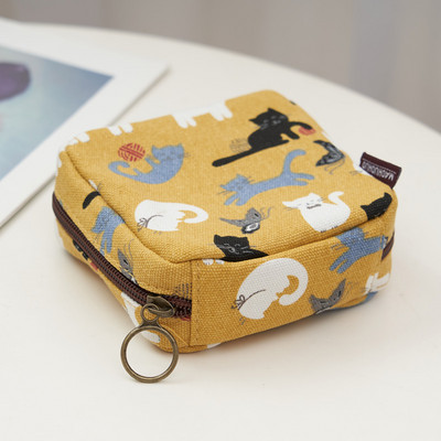 Γυναικείο μίνι πορτοφόλι με φερμουάρ και πολύχρωμες εφαρμογές