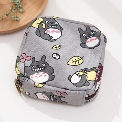 Γυναικείο μίνι πορτοφόλι με φερμουάρ και πολύχρωμες εφαρμογές