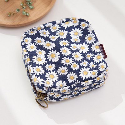 Γυναικείο μίνι πορτοφόλι με φερμουάρ και πολύχρωμες εφαρμογές