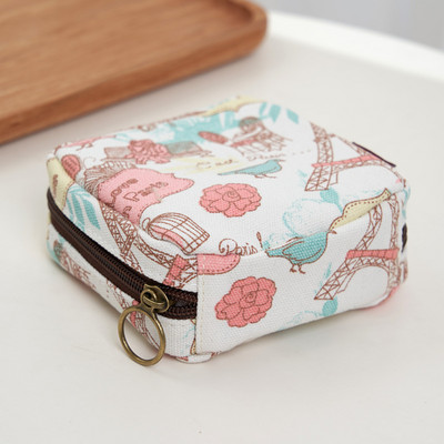 Γυναικείο μίνι πορτοφόλι με φερμουάρ και πολύχρωμες εφαρμογές