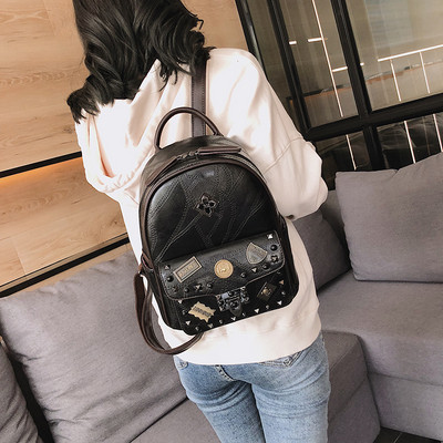 Jauns eko-ādas mugursomas modelis ar metāla kniedēm