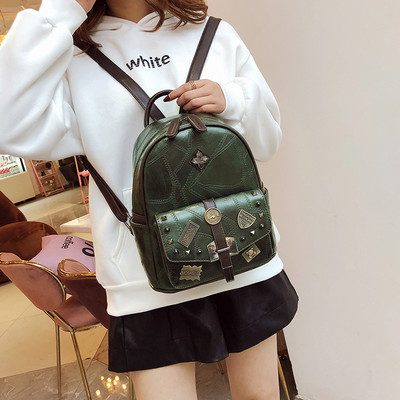 Jauns eko-ādas mugursomas modelis ar metāla kniedēm