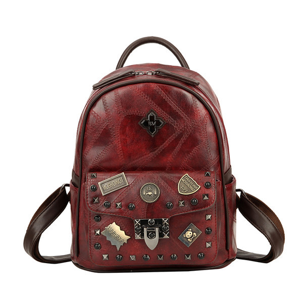 Jauns eko-ādas mugursomas modelis ar metāla kniedēm