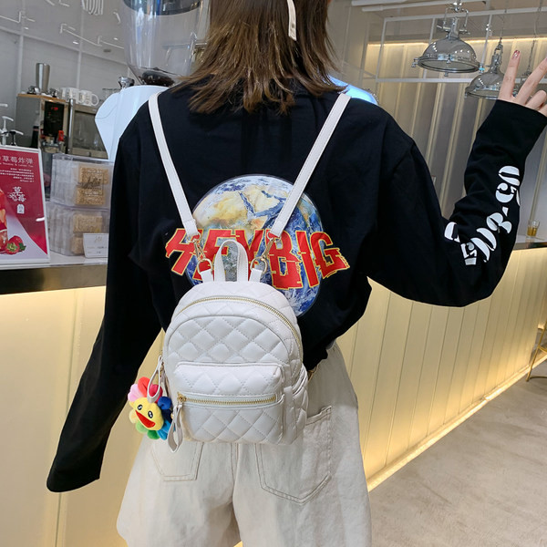 Μικρό καπιτονέ σακίδιο από οικολογικό δέρμα