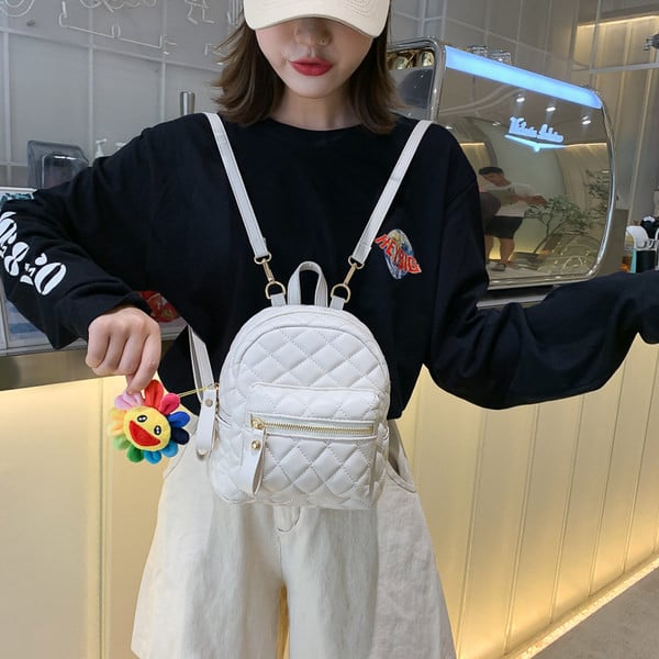 Μικρό καπιτονέ σακίδιο από οικολογικό δέρμα