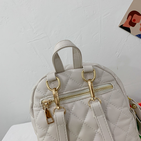 Μικρό καπιτονέ σακίδιο από οικολογικό δέρμα