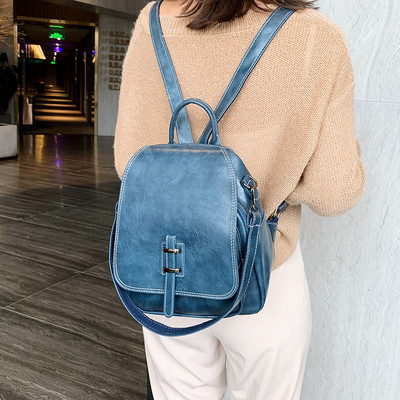 Γυναικείο σακίδιο απλό μοντέλο με μεταλλικό κούμπωμα