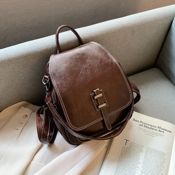 Γυναικείο  σακίδιο απλό μοντέλο με μεταλλικό κούμπωμα