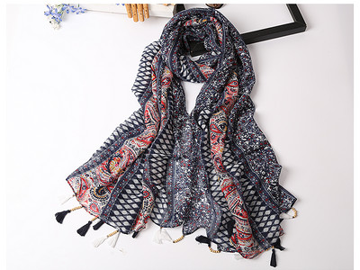 Vasaras sieviešu šalle no plāna auduma ar pušķiem