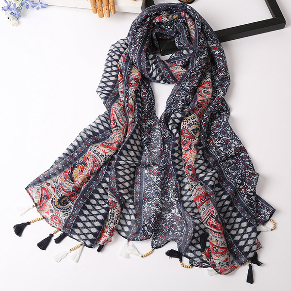 Vasaras sieviešu šalle no plāna auduma ar pušķiem