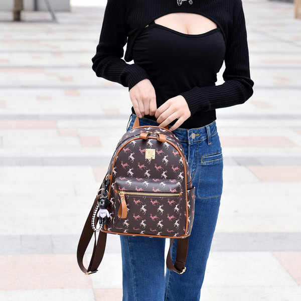 Γυναικείο σακίδιο με μεταλλικό στοιχείο και εφαρμογές