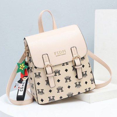 Γυναικείο δερμάτινο σακίδιο πλάτης με μεταλλική αγκράφα