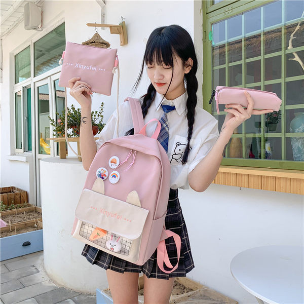 Ikdienas mugursoma ar kabatu un 3D elementiem