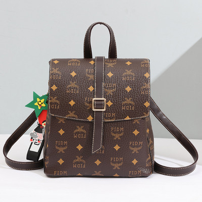 Γυναικείο τετράγωνο σακίδιο με αγκράφα και εφαρμογές