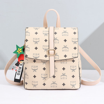 Γυναικείο τετράγωνο σακίδιο με αγκράφα και εφαρμογές