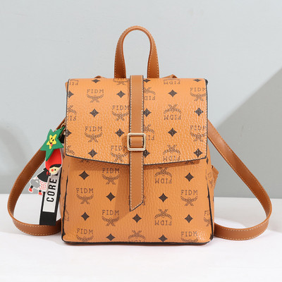 Γυναικείο τετράγωνο σακίδιο με αγκράφα και εφαρμογές