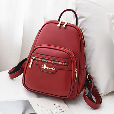 Γυναικείο σακίδιο από οικολογικό δέρμα με μεταλλικό στοιχείο και φερμουάρ