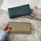 Σύγχρονο γυναικείο πορτοφόλι με επιγραφή