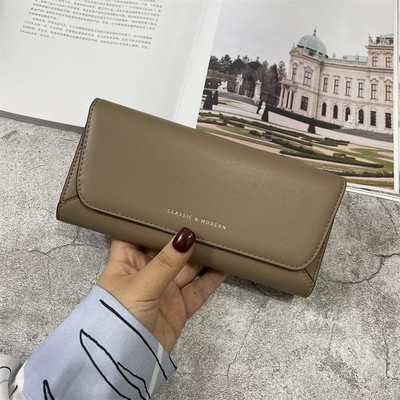 Σύγχρονο γυναικείο πορτοφόλι με επιγραφή