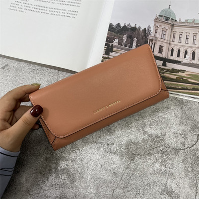 Σύγχρονο γυναικείο πορτοφόλι με επιγραφή