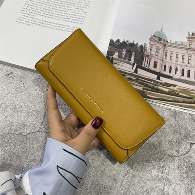 Σύγχρονο γυναικείο πορτοφόλι με επιγραφή