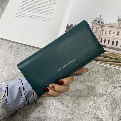 Σύγχρονο γυναικείο πορτοφόλι με επιγραφή