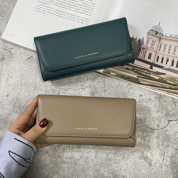 Σύγχρονο γυναικείο πορτοφόλι με επιγραφή