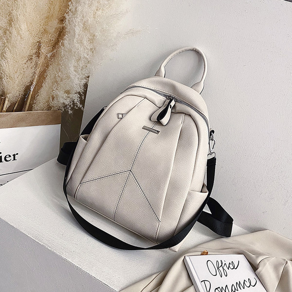 Ženski ruksak od eko kože sa patentnim zatvaračima