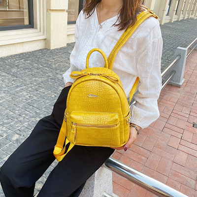 Μοντέρνο γυναικείο σακίδιο από ανάγλυφο δέρμα - δύο μεγέθη