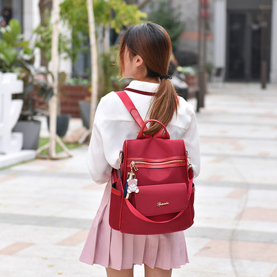 Γυναικείο υφασμάτινο σακίδιο με μπροστινή τσέπη με φερμουάρ και μεταλλικό στοιχείο