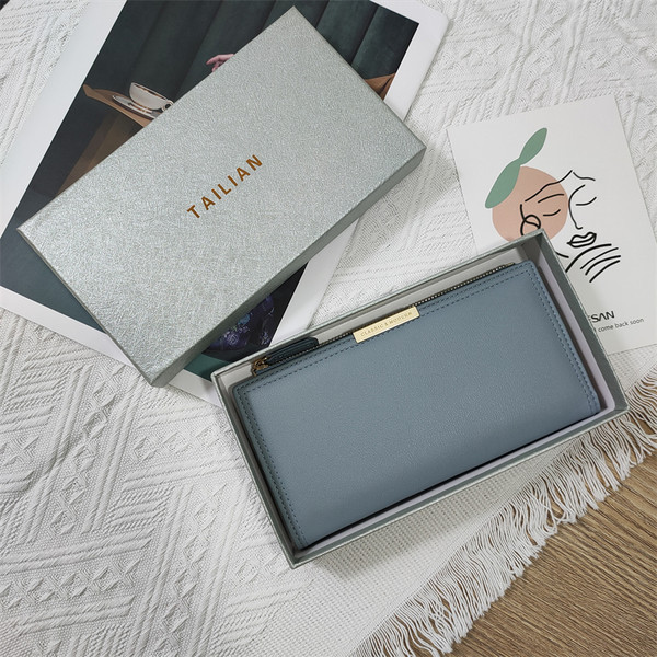 Нов модел дамски портфейл - от еко кожа