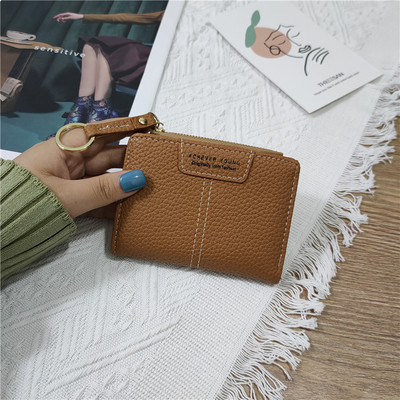 Sieviešu ādas somiņa ar uzrakstiem