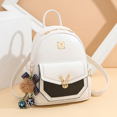 Γυναικείο σακίδιο οικολογικού δέρματος με φερμουάρ και μεταλλικά πριτσίνια στο πλάι