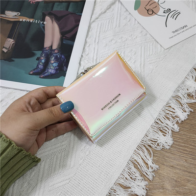 Aktuāls sieviešu maks ar aizdari un uzrakstu