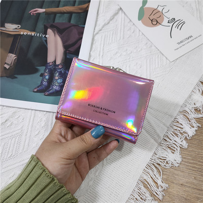 Aktuāls sieviešu maks ar aizdari un uzrakstu