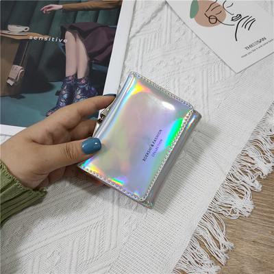 Aktuāls sieviešu maks ar aizdari un uzrakstu