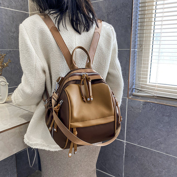 Liela ikdienas mugursoma ar rāvējslēdzējiem