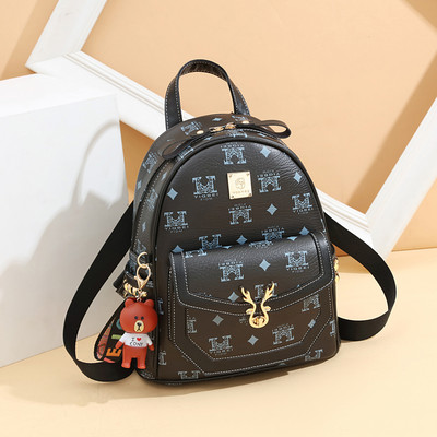 Μοντέρνο γυναικείο σακίδιο με απλικέ και μπροστινή τσέπη - οικολογικό δέρμα