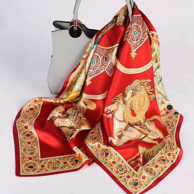 Κομψό γυναικείο κασκόλ με φιγούρες σε διαφορετικά χρώματα