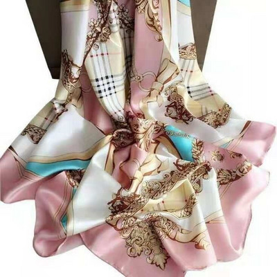 Κομψό γυναικείο κασκόλ με φιγούρες σε διαφορετικά χρώματα