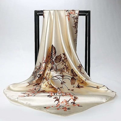 Κομψό γυναικείο κασκόλ με φιγούρες σε διαφορετικά χρώματα