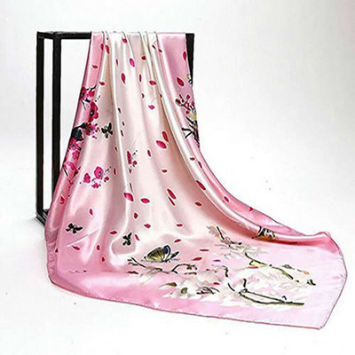 Κομψό γυναικείο κασκόλ με φιγούρες σε διαφορετικά χρώματα