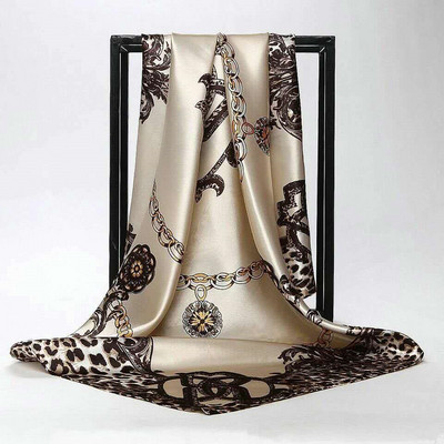 Κομψό γυναικείο κασκόλ με φιγούρες σε διαφορετικά χρώματα