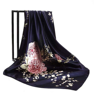 Κομψό γυναικείο κασκόλ με φιγούρες σε διαφορετικά χρώματα