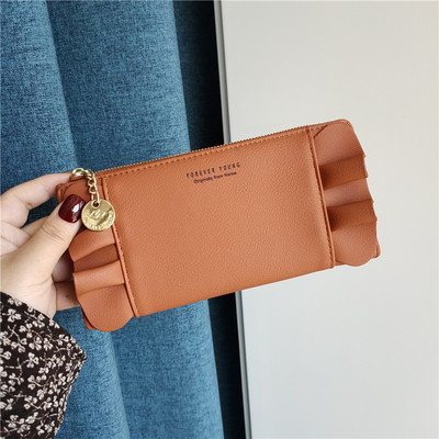 Γυναικείο πορτοφόλι από οικολογικό δέρμα με βολάν